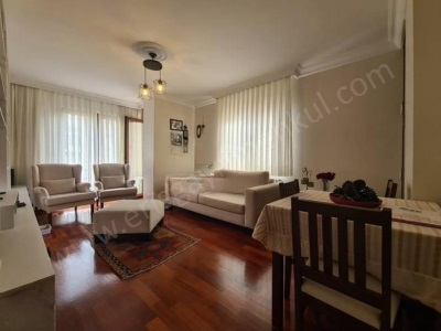 Kadıköy 19 Mayıs İnönü Caddesinde Genç Binada İskanlı 3+1 Satılık Daire Mah