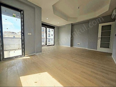 İstanbul Göztepe Satılık Daire Merkezi Konumda Eb Banyolu Açık Balkonlu 90 M2 Net 3+1 Boş Kadıköy Mah