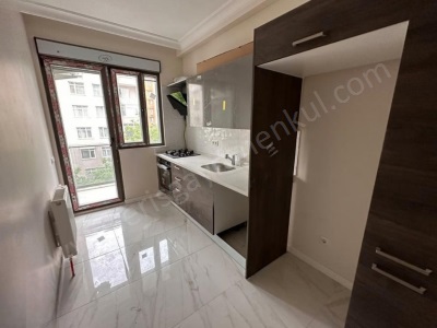 İstanbul Kadıköy Kozyatağı Bayar Caddesinde 2 Yaşında Binada Balkonlu 3+1 Satılık Daire Mah