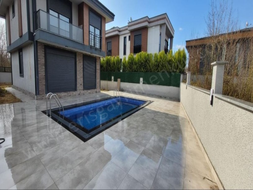 SAHİL TARAFI AHMETLİ ÜSKÜDAR CD YAKIN MÜSTAKİL 4+1 HAVUZLU VİLLA