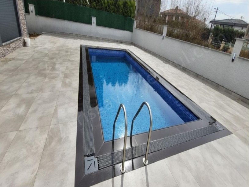 SAHİL TARAFI AHMETLİ ÜSKÜDAR CD YAKIN MÜSTAKİL 4+1 HAVUZLU VİLLA