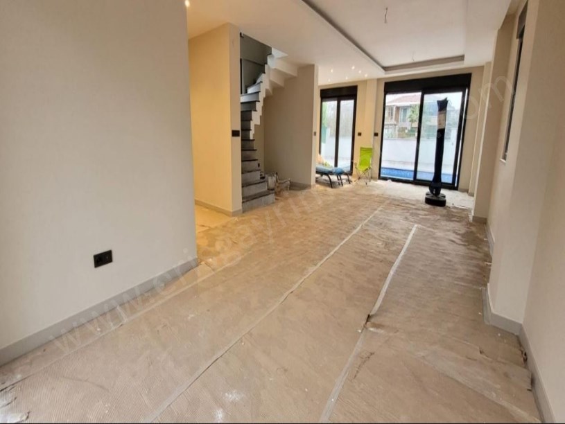 SAHİL TARAFI AHMETLİ ÜSKÜDAR CD YAKIN MÜSTAKİL 4+1 HAVUZLU VİLLA