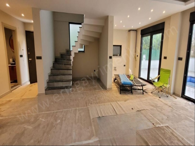 SAHİL TARAFI AHMETLİ ÜSKÜDAR CD YAKIN MÜSTAKİL 4+1 HAVUZLU VİLLA