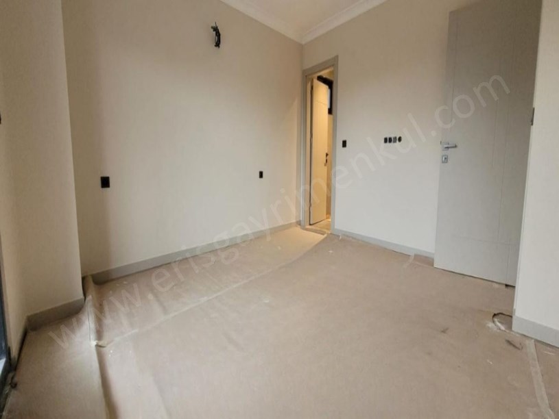 SAHİL TARAFI AHMETLİ ÜSKÜDAR CD YAKIN MÜSTAKİL 4+1 HAVUZLU VİLLA