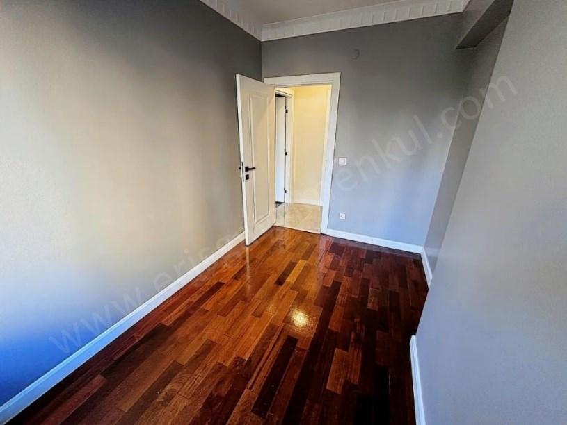 BOŞ.. KOZYATAĞINDA SİTE ÖZELLİKLİ 724 GÜVENLİK AÇIK HAVUZ İSKAN