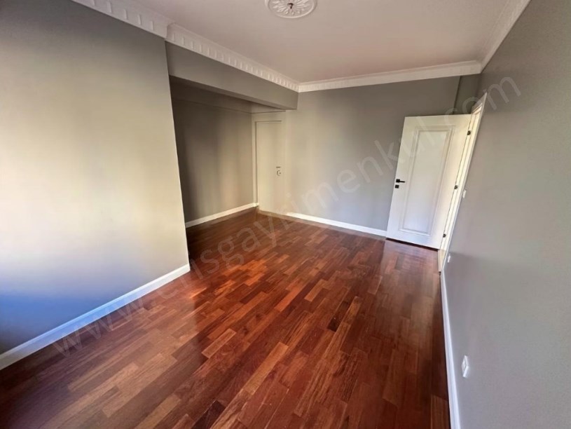 BOŞ.. KOZYATAĞINDA SİTE ÖZELLİKLİ 724 GÜVENLİK AÇIK HAVUZ İSKAN