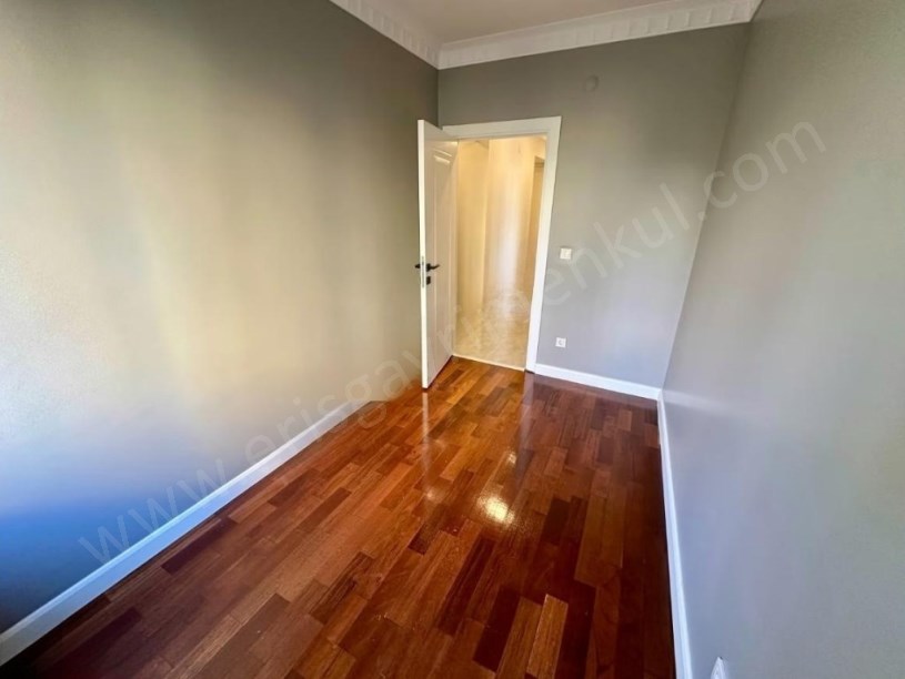 BOŞ.. KOZYATAĞINDA SİTE ÖZELLİKLİ 724 GÜVENLİK AÇIK HAVUZ İSKAN