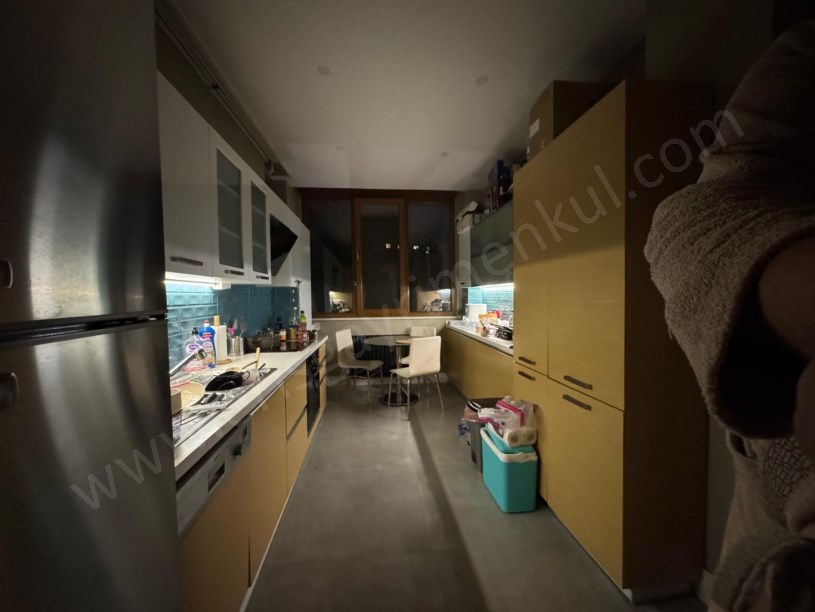 CADDEBOSTAN SAHİLDE 2,5+1, NET 96M2 KAPALI GARAJ VE DEPO ALANI