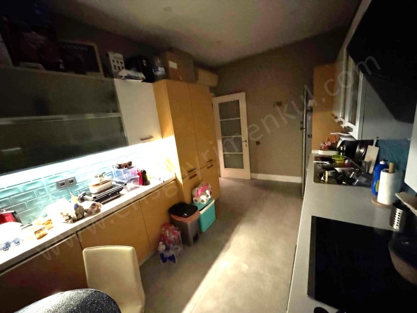 CADDEBOSTAN SAHİLDE 2,5+1, NET 96M2 KAPALI GARAJ VE DEPO ALANI