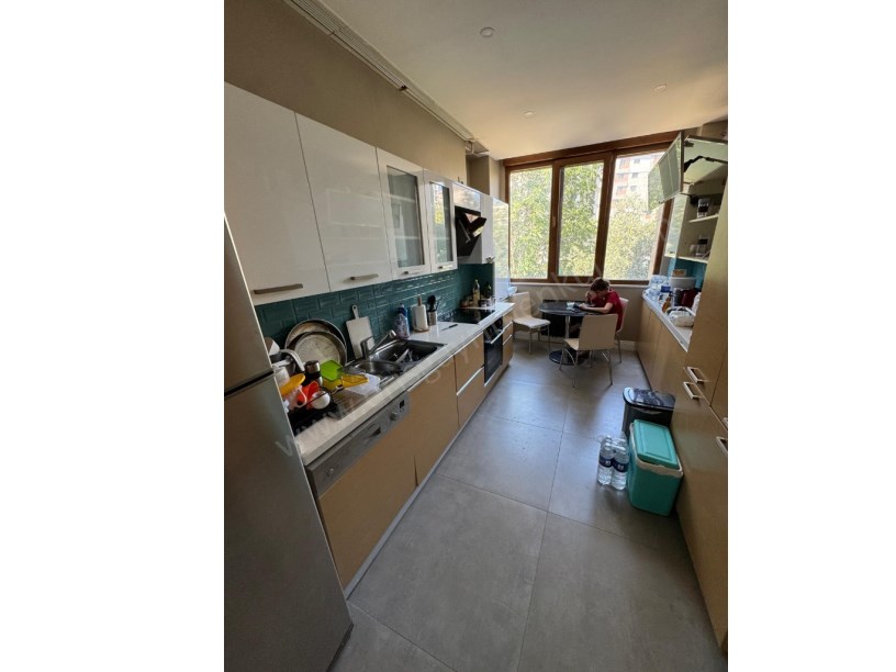 CADDEBOSTAN SAHİLDE 2,5+1, NET 96M2 KAPALI GARAJ VE DEPO ALANI