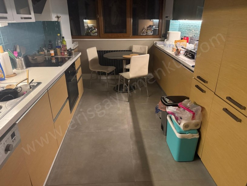 CADDEBOSTAN SAHİLDE 2,5+1, NET 96M2 KAPALI GARAJ VE DEPO ALANI