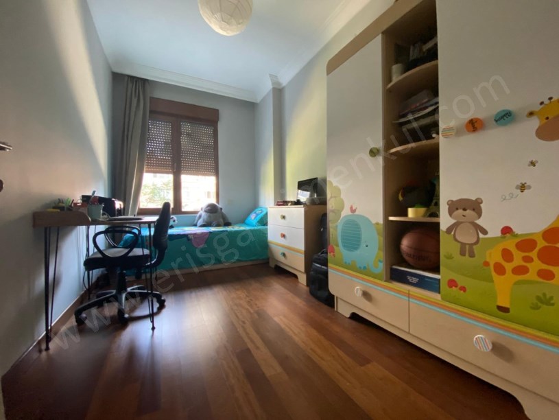 CADDEBOSTAN SAHİLDE 2,5+1, NET 96M2 KAPALI GARAJ VE DEPO ALANI