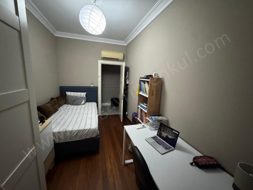 CADDEBOSTAN SAHİLDE 2,5+1, NET 96M2 KAPALI GARAJ VE DEPO ALANI