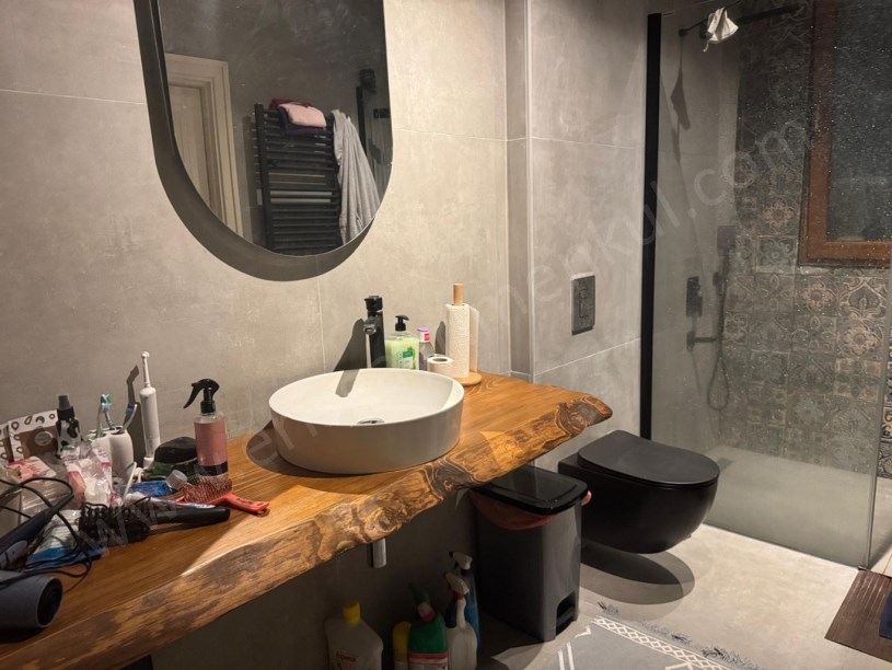 CADDEBOSTAN SAHİLDE 2,5+1, NET 96M2 KAPALI GARAJ VE DEPO ALANI