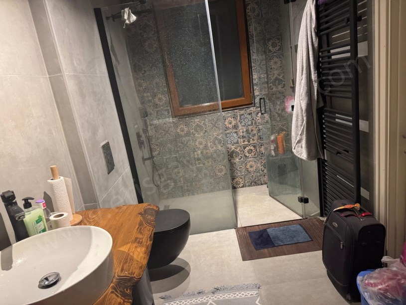 CADDEBOSTAN SAHİLDE 2,5+1, NET 96M2 KAPALI GARAJ VE DEPO ALANI