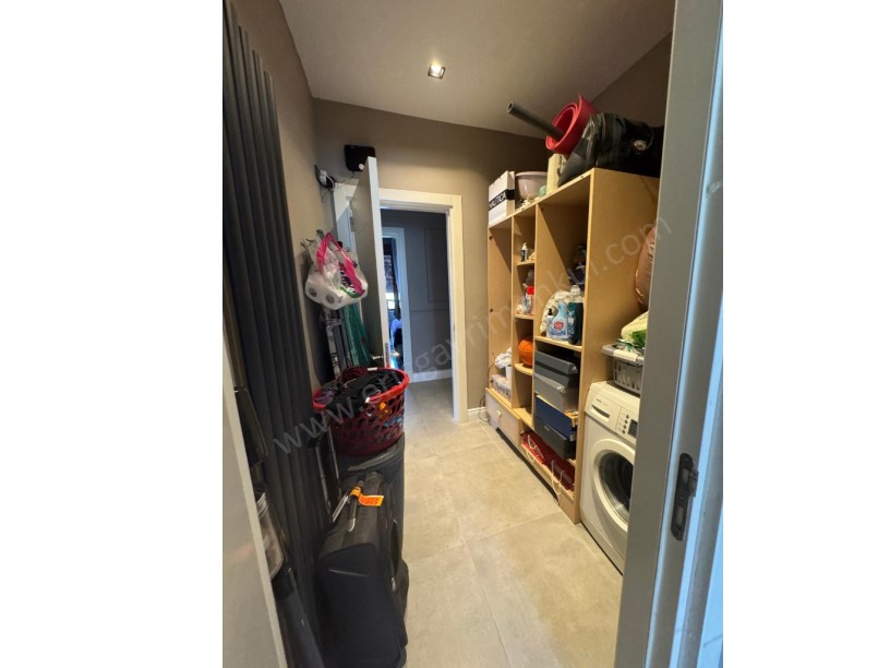 CADDEBOSTAN SAHİLDE 2,5+1, NET 96M2 KAPALI GARAJ VE DEPO ALANI