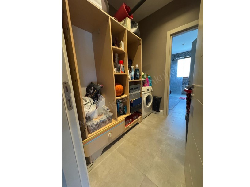 CADDEBOSTAN SAHİLDE 2,5+1, NET 96M2 KAPALI GARAJ VE DEPO ALANI