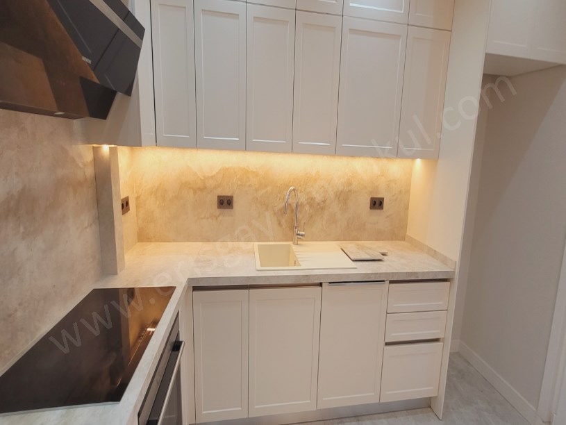 ETHEMEFENDİ CADDESİNDE HAVUZLU NET 120M2 OLAN 3+1