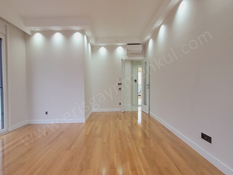 ETHEMEFENDİ CADDESİNDE HAVUZLU NET 120M2 OLAN 3+1