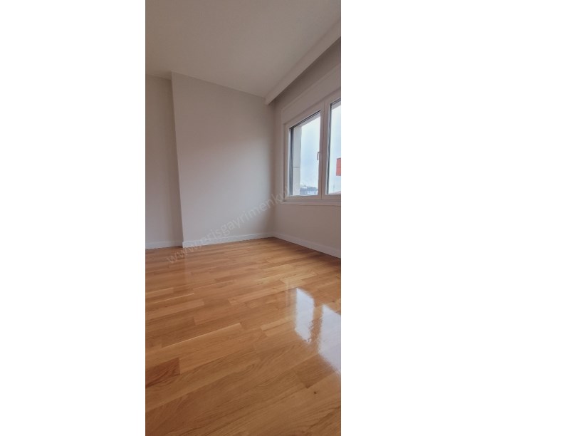 ETHEMEFENDİ CADDESİNDE HAVUZLU NET 120M2 OLAN 3+1