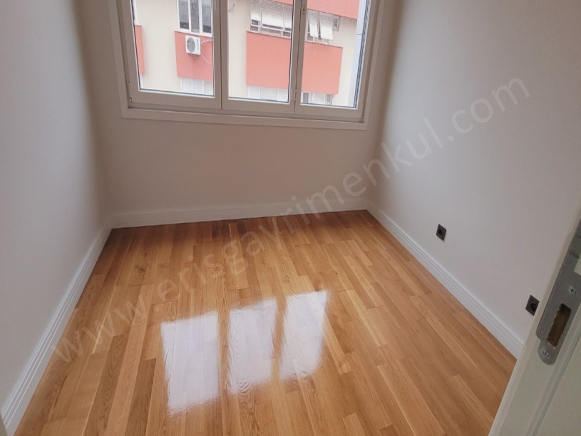 ETHEMEFENDİ CADDESİNDE HAVUZLU NET 120M2 OLAN 3+1