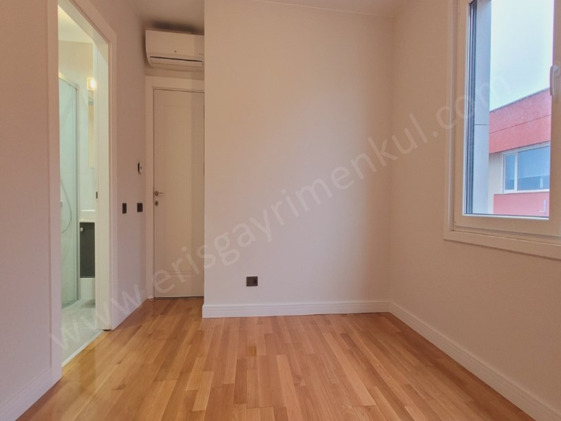 ETHEMEFENDİ CADDESİNDE HAVUZLU NET 120M2 OLAN 3+1