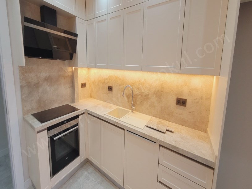 ETHEMEFENDİ CADDESİNDE HAVUZLU NET 120M2 OLAN 3+1