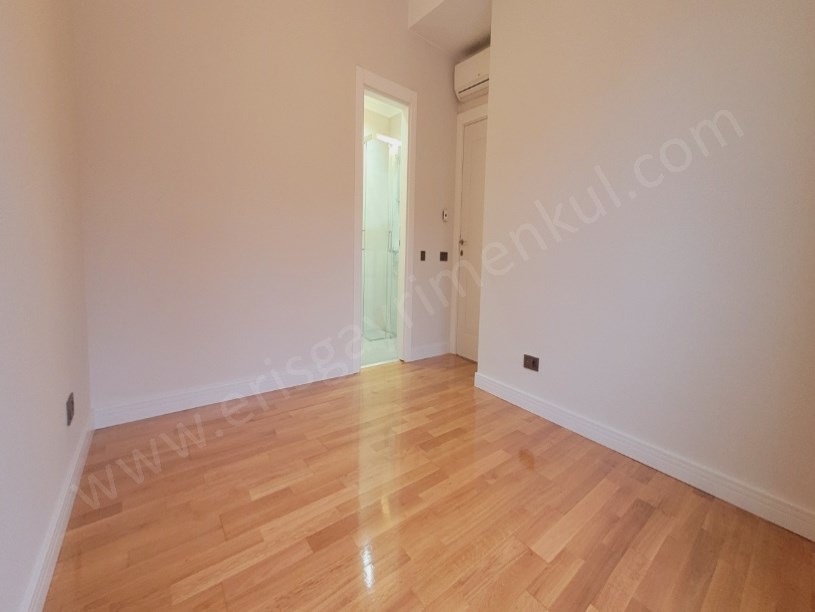 ETHEMEFENDİ CADDESİNDE HAVUZLU NET 120M2 OLAN 3+1