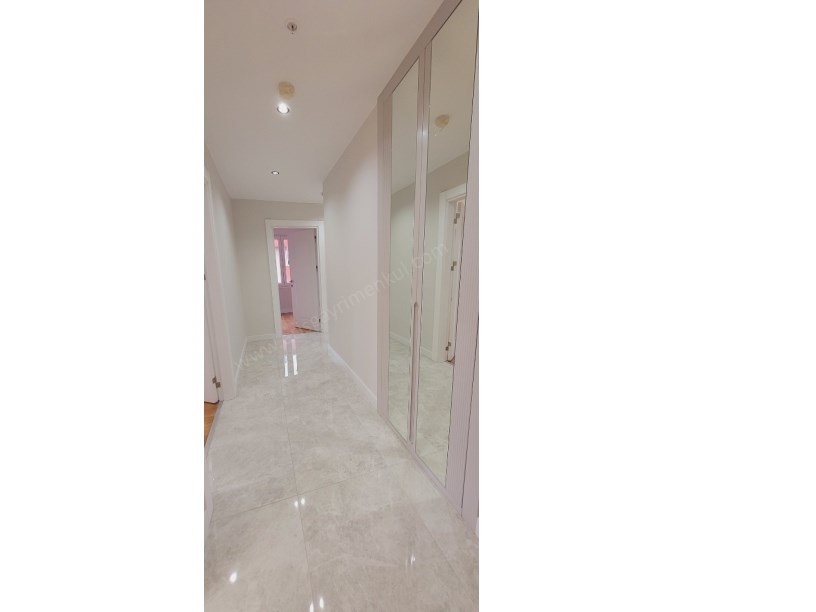 ETHEMEFENDİ CADDESİNDE HAVUZLU NET 120M2 OLAN 3+1