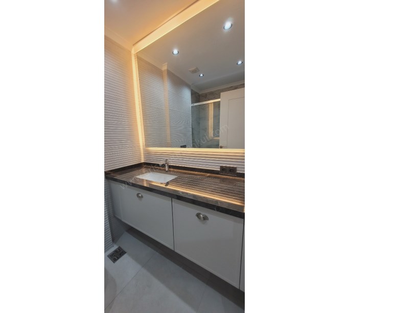 ETHEMEFENDİ CADDESİNDE HAVUZLU NET 120M2 OLAN 3+1