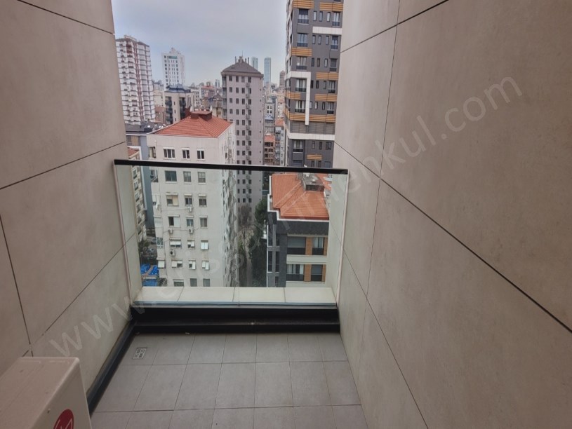 ETHEMEFENDİ CADDESİNDE HAVUZLU NET 120M2 OLAN 3+1