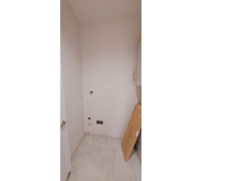 ETHEMEFENDİ CADDESİNDE HAVUZLU NET 120M2 OLAN 3+1