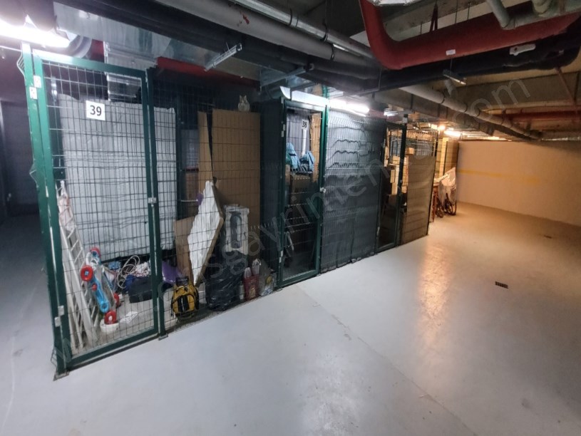 ETHEMEFENDİ CADDESİNDE HAVUZLU NET 120M2 OLAN 3+1