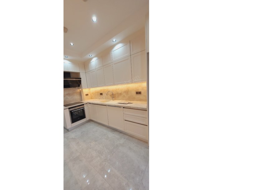 ETHEMEFENDİ CADDESİNDE HAVUZLU NET 120M2 OLAN 3+1