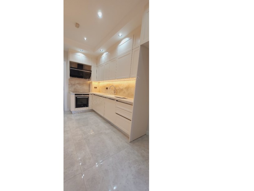 ETHEMEFENDİ CADDESİNDE HAVUZLU NET 120M2 OLAN 3+1