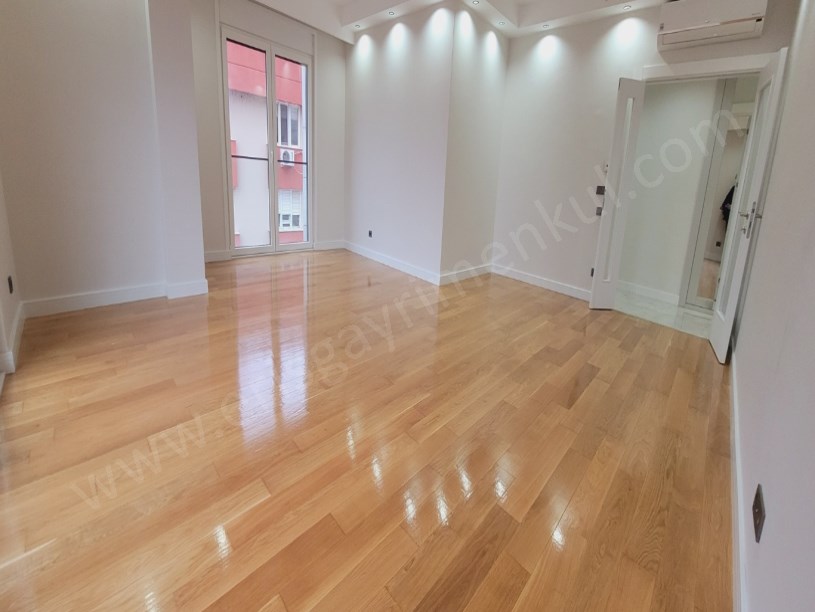 ETHEMEFENDİ CADDESİNDE HAVUZLU NET 120M2 OLAN 3+1