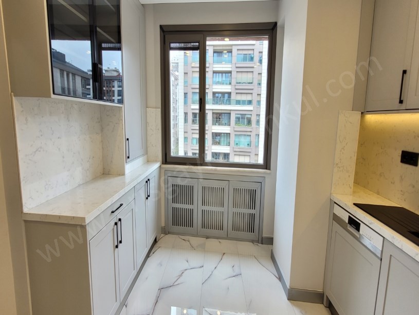 GÖSTEPE MAHALLESİNDE İÇİ TAMAMEN YENİLENMİŞ 4+1 NET 150M2