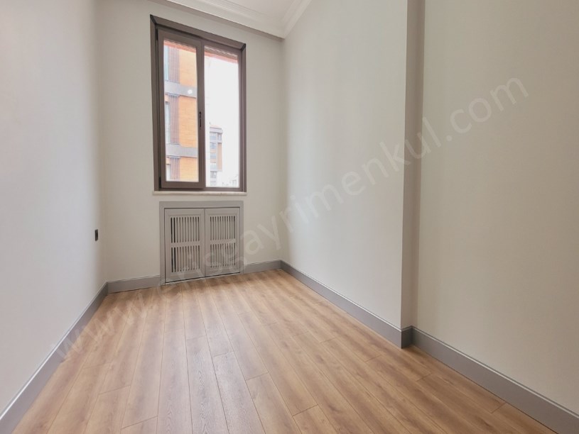 GÖSTEPE MAHALLESİNDE İÇİ TAMAMEN YENİLENMİŞ 4+1 NET 150M2