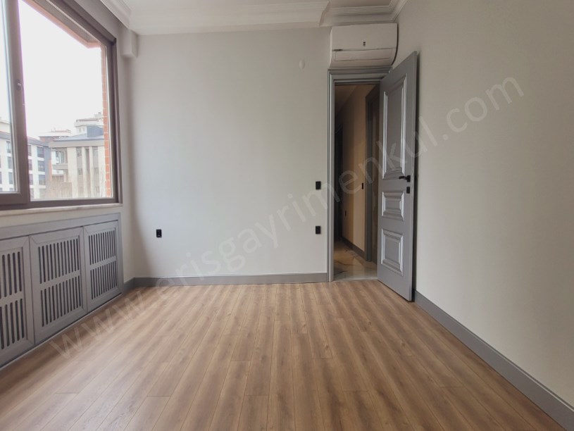 GÖSTEPE MAHALLESİNDE İÇİ TAMAMEN YENİLENMİŞ 4+1 NET 150M2