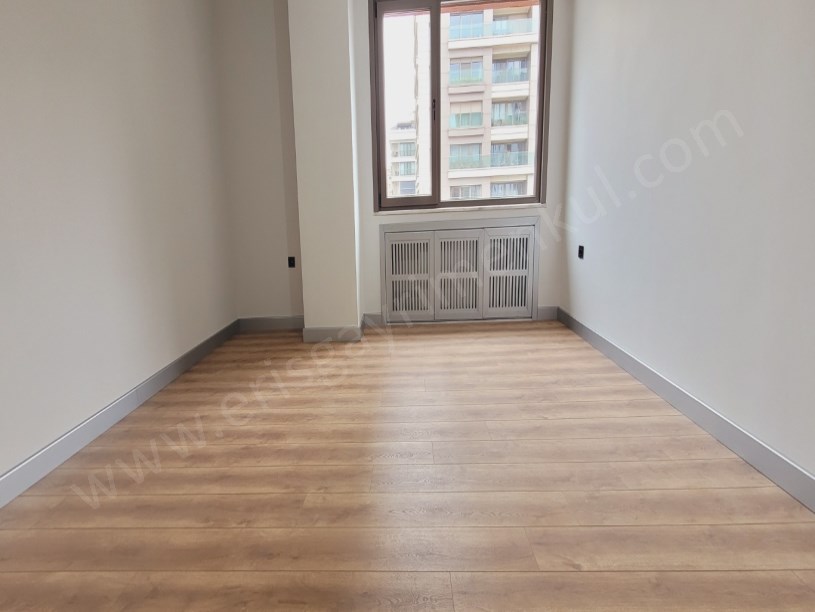 GÖSTEPE MAHALLESİNDE İÇİ TAMAMEN YENİLENMİŞ 4+1 NET 150M2