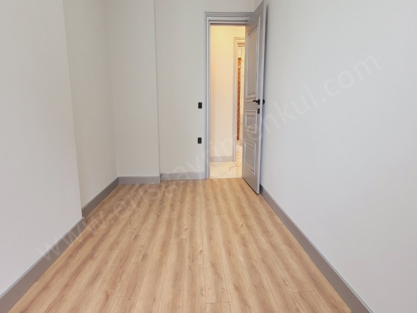 GÖSTEPE MAHALLESİNDE İÇİ TAMAMEN YENİLENMİŞ 4+1 NET 150M2