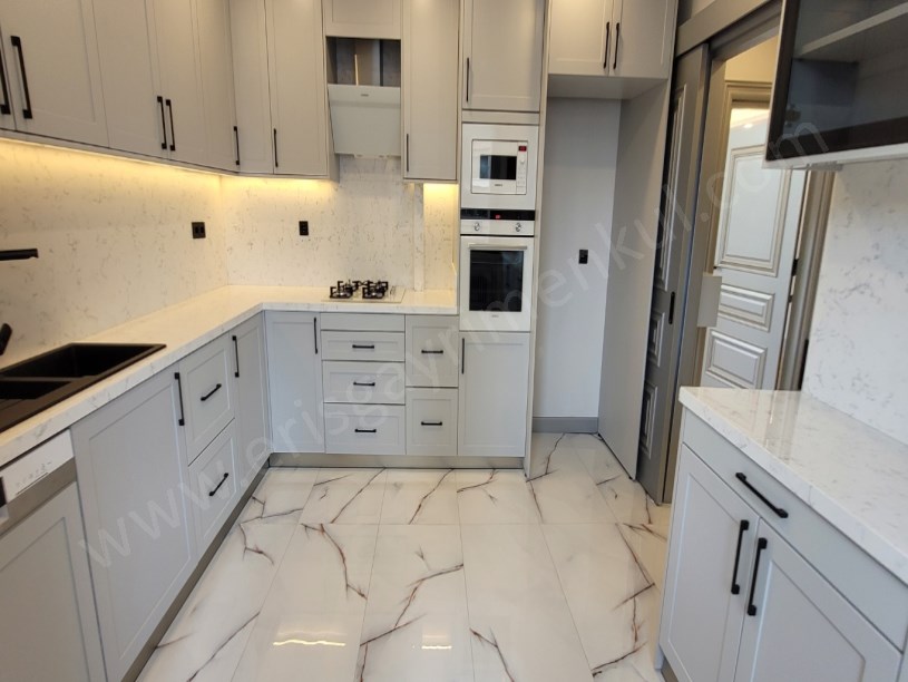 GÖSTEPE MAHALLESİNDE İÇİ TAMAMEN YENİLENMİŞ 4+1 NET 150M2