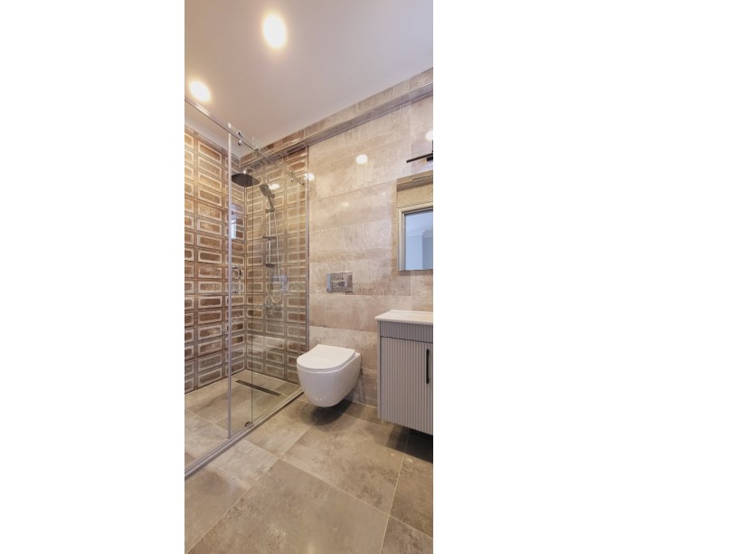 GÖSTEPE MAHALLESİNDE İÇİ TAMAMEN YENİLENMİŞ 4+1 NET 150M2