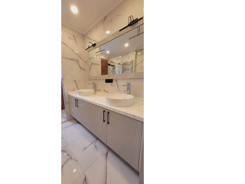 GÖSTEPE MAHALLESİNDE İÇİ TAMAMEN YENİLENMİŞ 4+1 NET 150M2