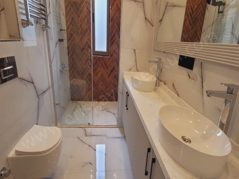 GÖSTEPE MAHALLESİNDE İÇİ TAMAMEN YENİLENMİŞ 4+1 NET 150M2