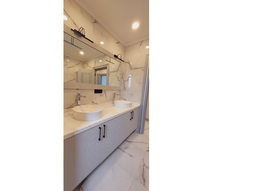 GÖSTEPE MAHALLESİNDE İÇİ TAMAMEN YENİLENMİŞ 4+1 NET 150M2