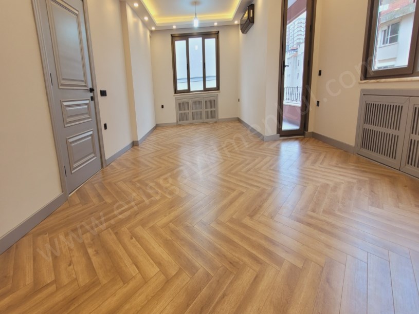 GÖSTEPE MAHALLESİNDE İÇİ TAMAMEN YENİLENMİŞ 4+1 NET 150M2