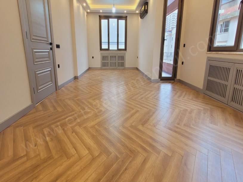 GÖSTEPE MAHALLESİNDE İÇİ TAMAMEN YENİLENMİŞ 4+1 NET 150M2