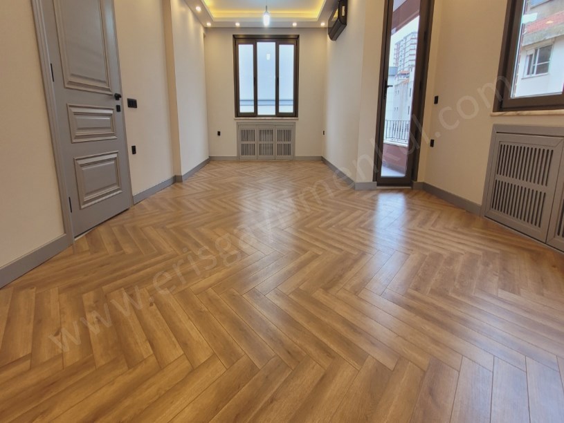 GÖSTEPE MAHALLESİNDE İÇİ TAMAMEN YENİLENMİŞ 4+1 NET 150M2