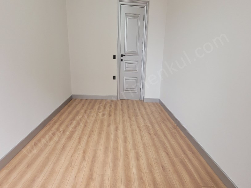 GÖSTEPE MAHALLESİNDE İÇİ TAMAMEN YENİLENMİŞ 4+1 NET 150M2